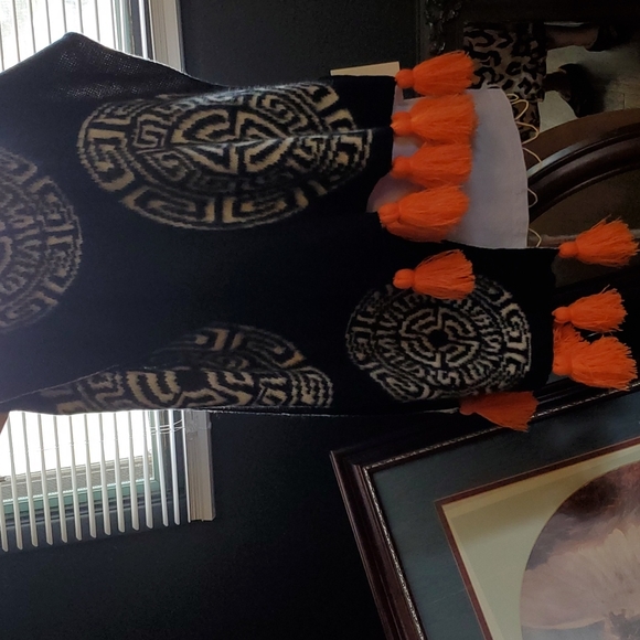 Lake Life Brand Reversible Tasseled 70 inch Scarf - Picture 5 of 8